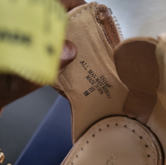 Adrienne Vittadini Heels - Picture 5 of 6